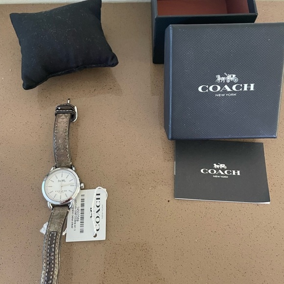 Coach Women\'s Watch with Cream Dial and Brown Strap main image 7